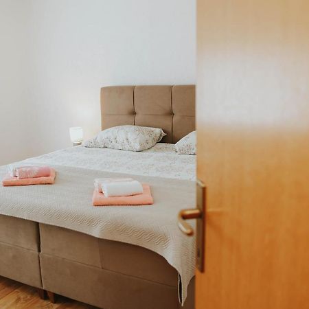 I&T Apartman Gospic Luaran gambar