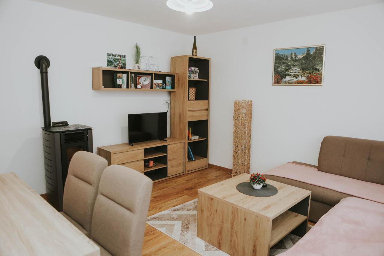I&T Apartman Gospic Luaran gambar
