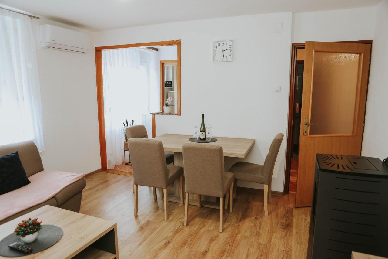 I&T Apartman Gospic Luaran gambar