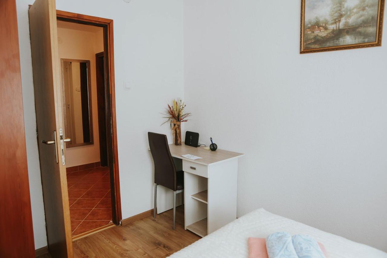 I&T Apartman Gospic Luaran gambar