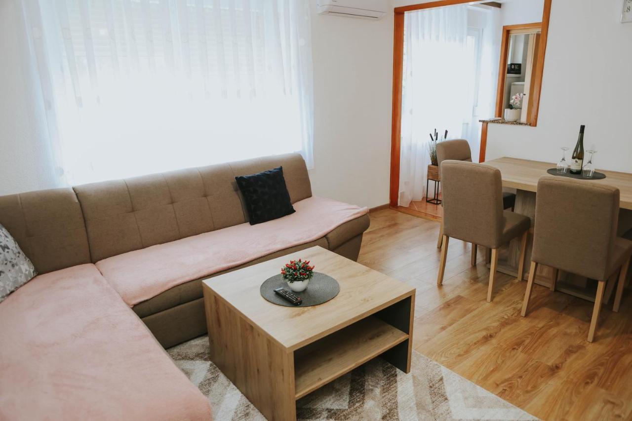 I&T Apartman Gospic Luaran gambar