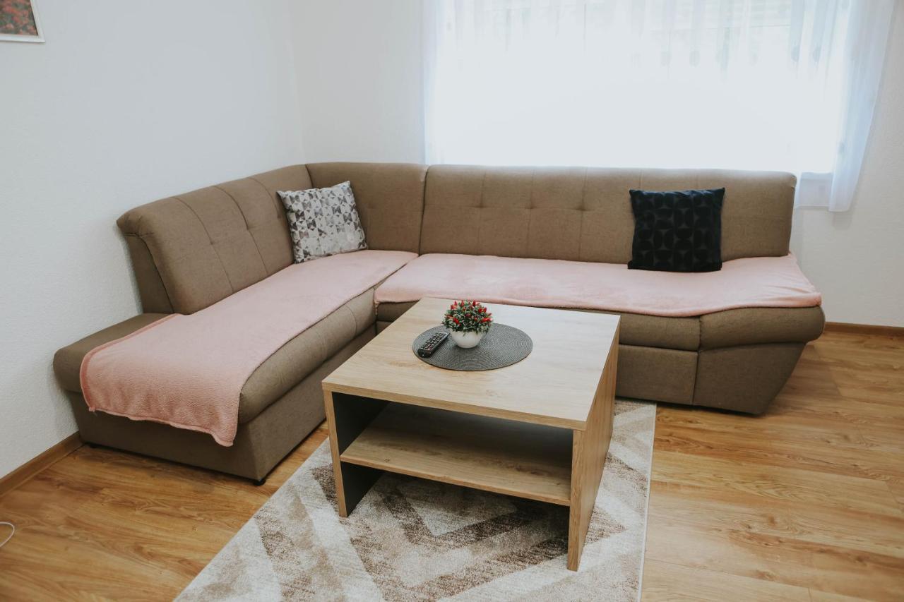 I&T Apartman Gospic Luaran gambar
