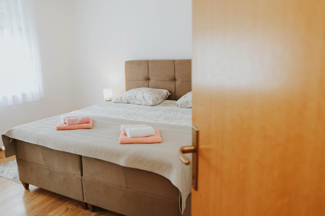 I&T Apartman Gospic Luaran gambar