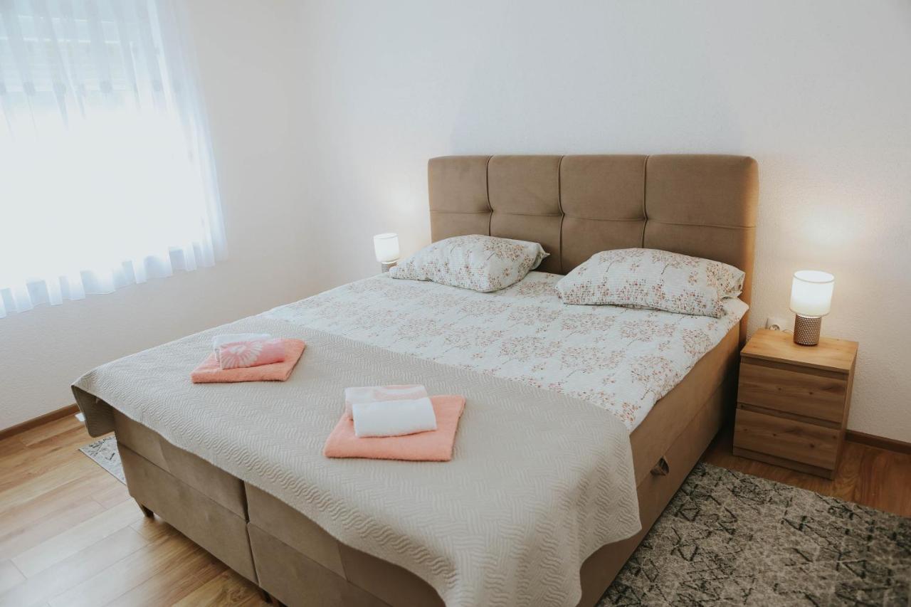 I&T Apartman Gospic Luaran gambar