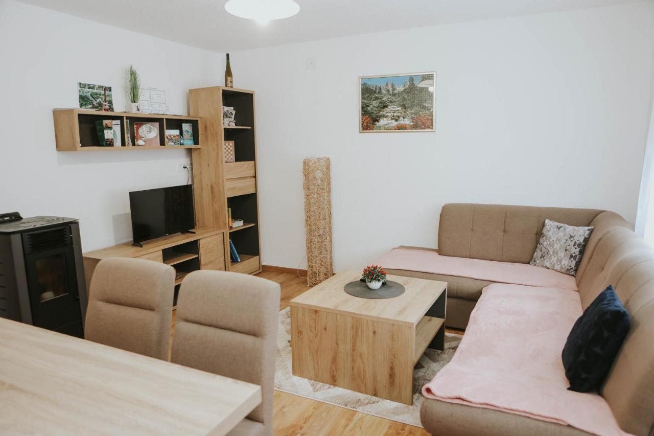 I&T Apartman Gospic Luaran gambar