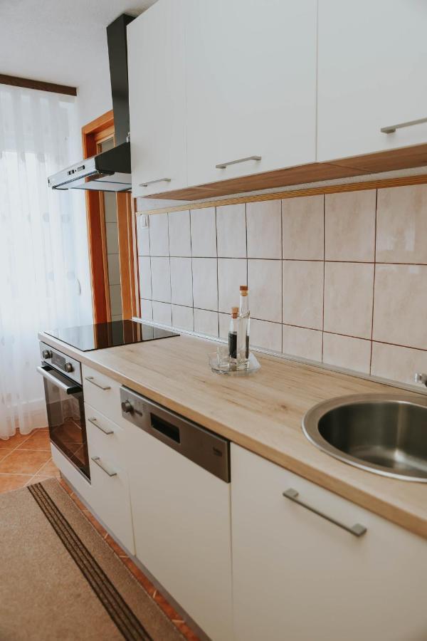 I&T Apartman Gospic Luaran gambar