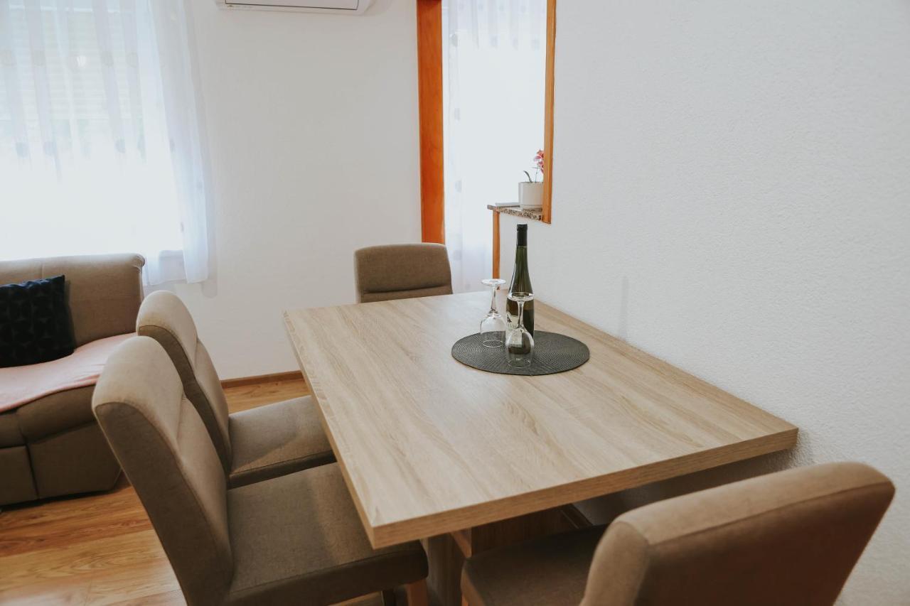 I&T Apartman Gospic Luaran gambar
