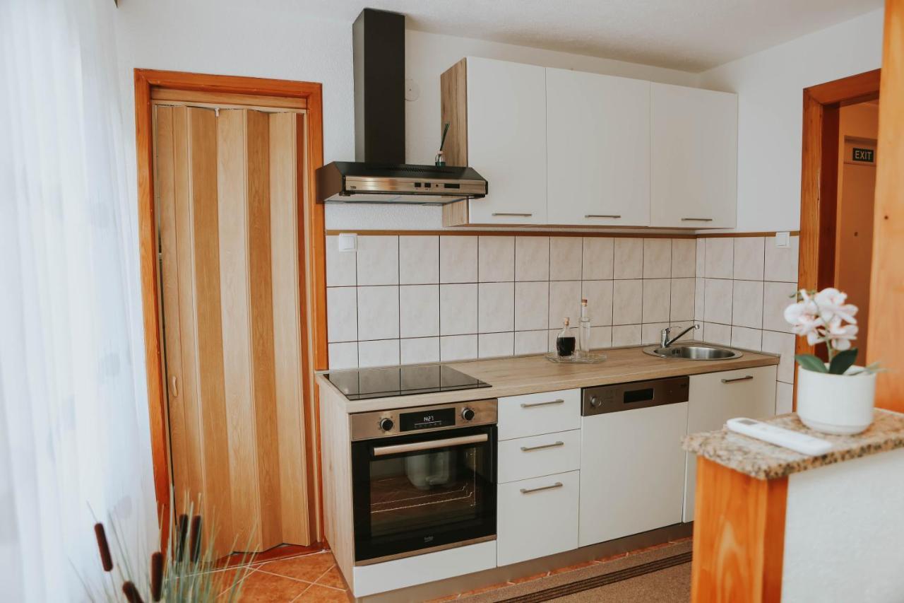I&T Apartman Gospic Luaran gambar