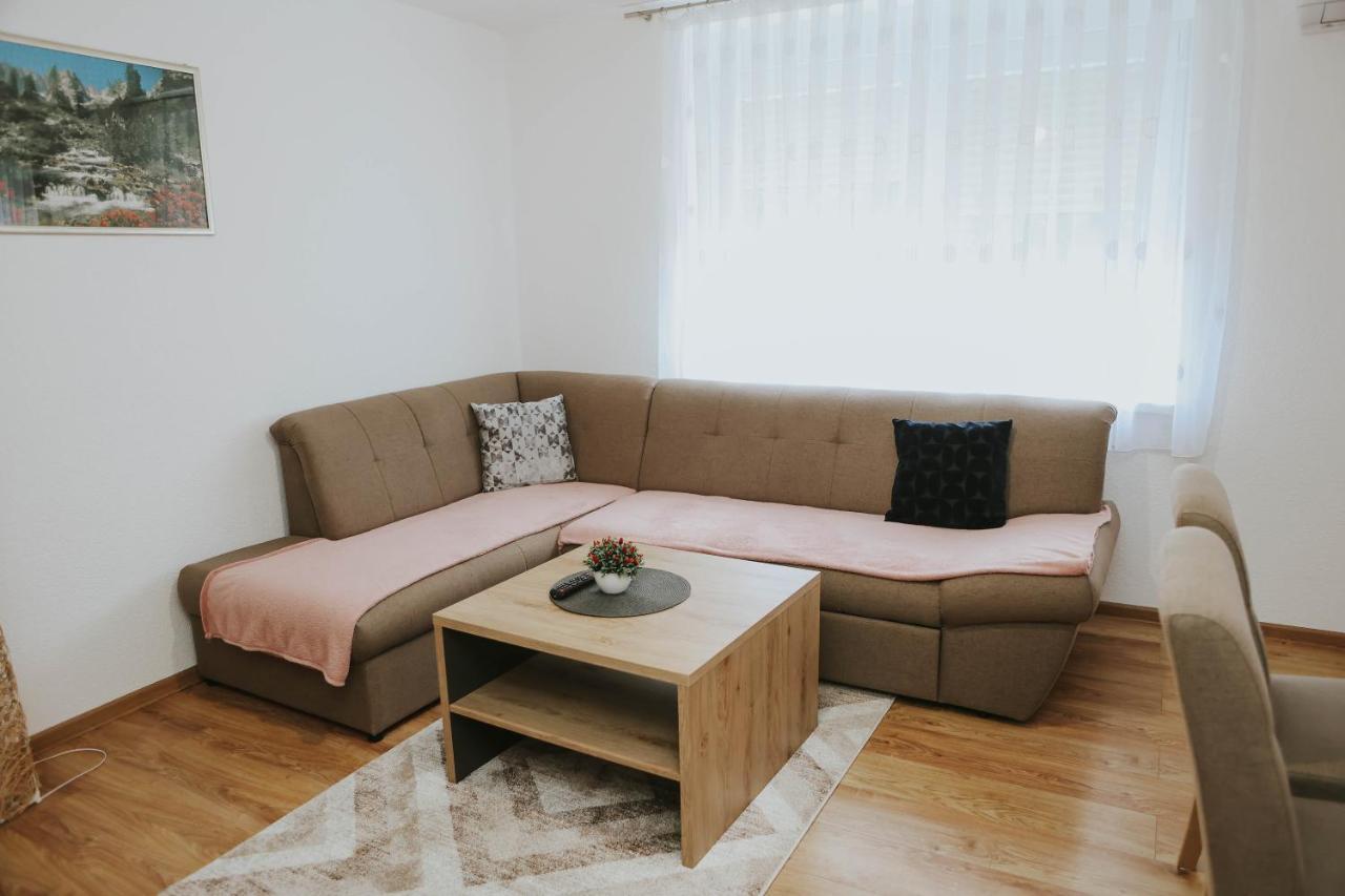 I&T Apartman Gospic Luaran gambar