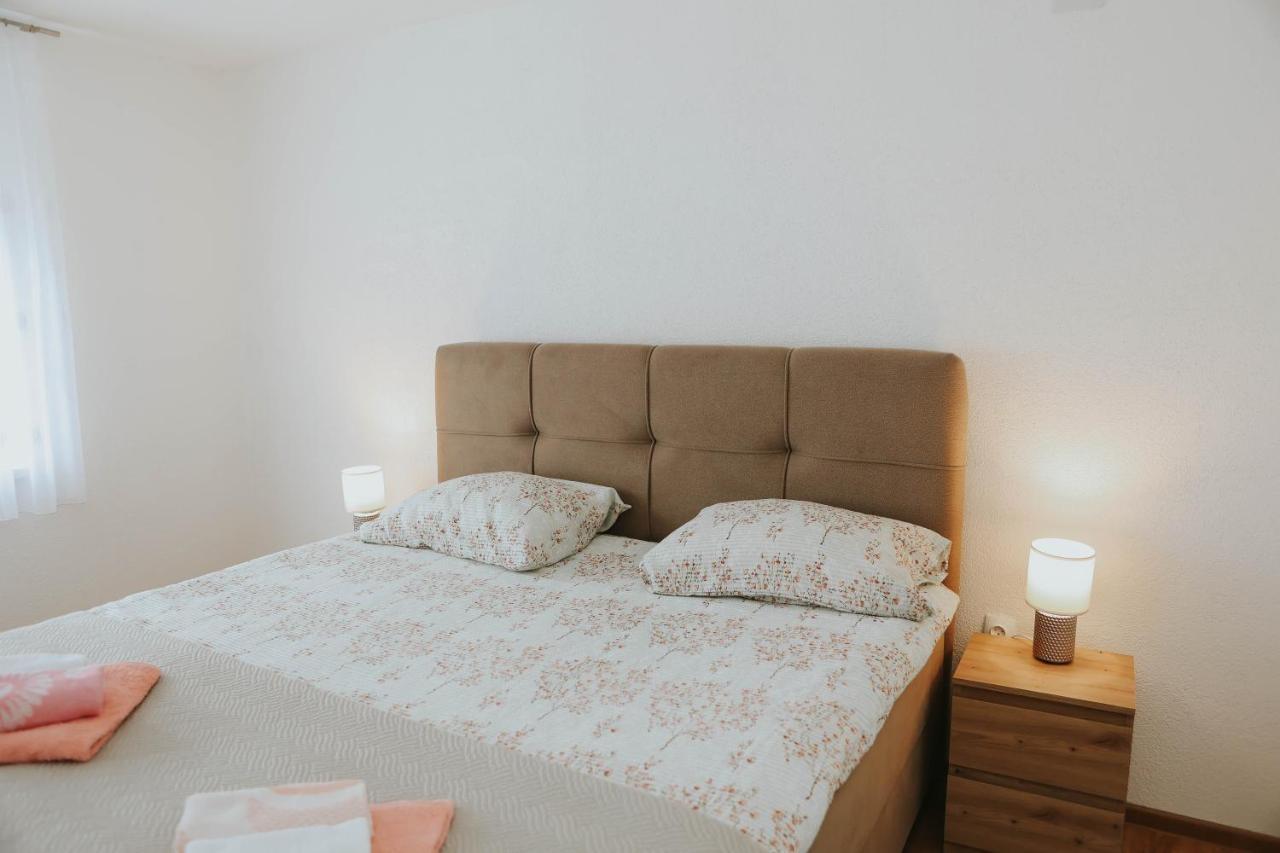 I&T Apartman Gospic Luaran gambar